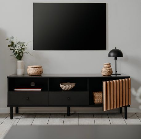 TV-Lowboard Biella in schwarz mit Lamellen in Artisan Eiche Dekor 138 cm, Anti Fingerprint beschichtet