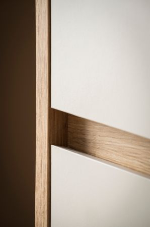 Vitrine Kiruma in Kaschmir und Artisan Eiche Vitrinenschrank 75 x 205 cm, Soft-Close