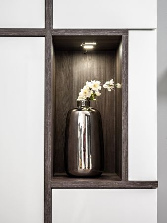 Wohnwand Lovely in wei� Hochglanz und Ulme Schrankwand mit Ethanol Kamin, inkl. Beleuchtung