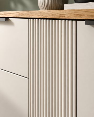 Sideboard Skid in Kaschmir Sand und Evoke Eiche Kommode 140 x 86 cm