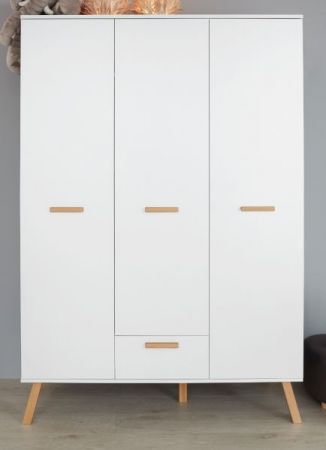 Baby- und Kinderzimmer Kleiderschrank Svea in wei� matt mit Buche massiv 3-t�rig 130 x 190 cm