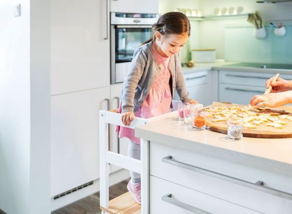 BOMI� Lernturm Swubi in Kiefer naturbelassen Learning Tower Stehhilfe f�r Kinder