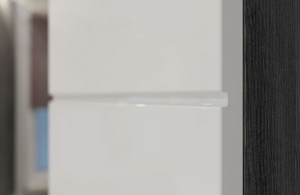 Badezimmer Hochschrank Shawn in wei� Hochglanz und Rauchsilber grau Badschrank 37 x 191 cm