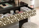 Schminktisch Relief in schwarz und Gold mit 3-D Struktur Kosmetiktisch mit Spiegel 90 cm