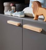 Baby- und Kinderzimmer Kleiderschrank Svea in grau matt mit Buche massiv 3-t�rig 130 x 190 cm