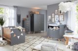 Baby- und Kinderzimmer Kleiderschrank Svea in grau matt mit Buche massiv 3-t�rig 130 x 190 cm